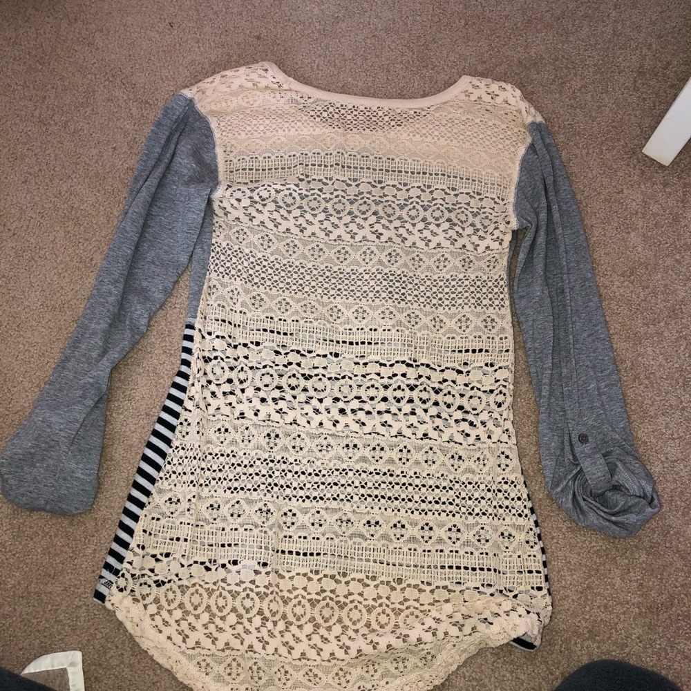 Top. - Picture 2 of 2